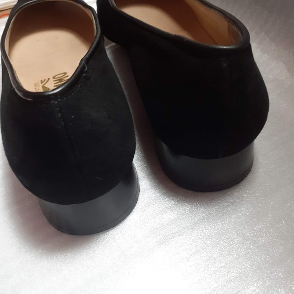 SALVATORE FERRAGAMO CLASSIC LOGO SOFT SUEDE+PATENT LEATHER SQUARE TOE LOW PUMP 8 - Picture 2 of 7